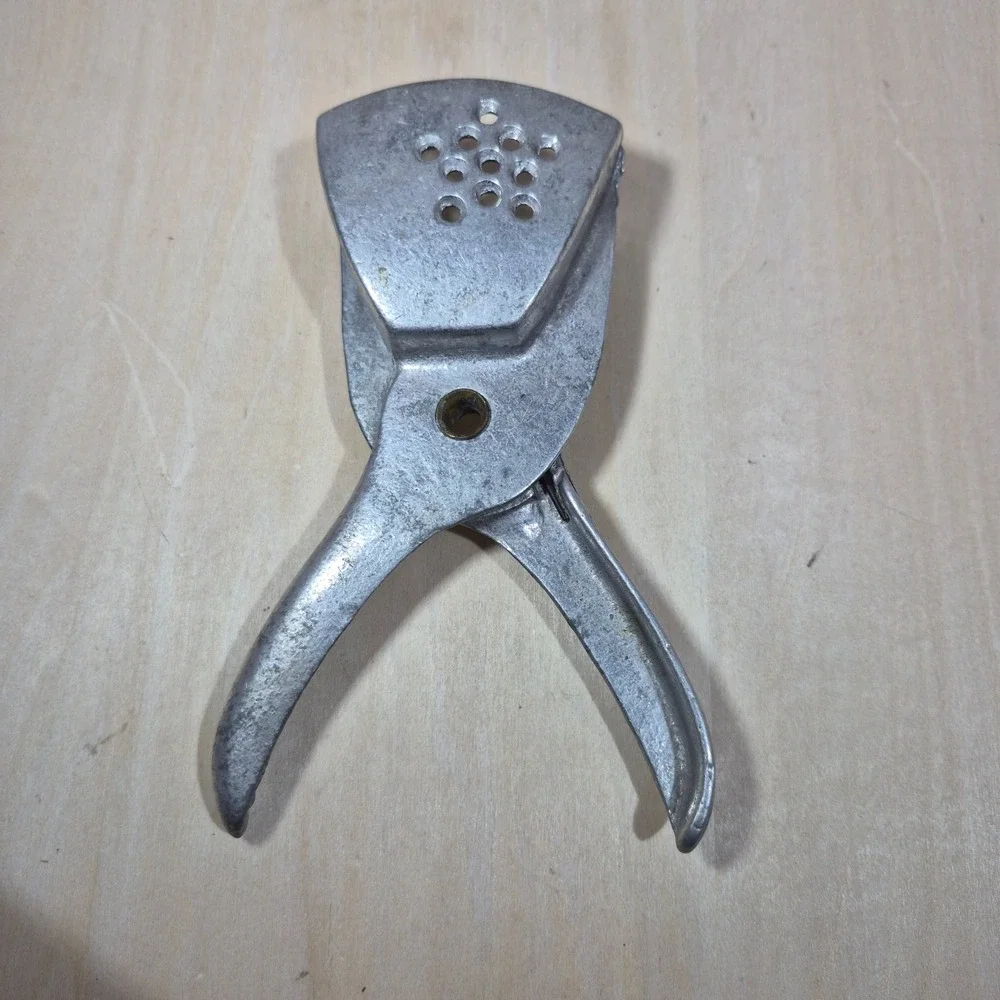 Vintage Cast Aluminum Handheld Citrus Squeezer Manual Lemon Lime Wedge‎ Juicer